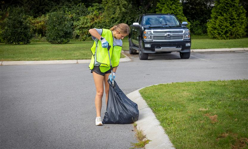 A Brentwood High softball cleans up in a parking lot